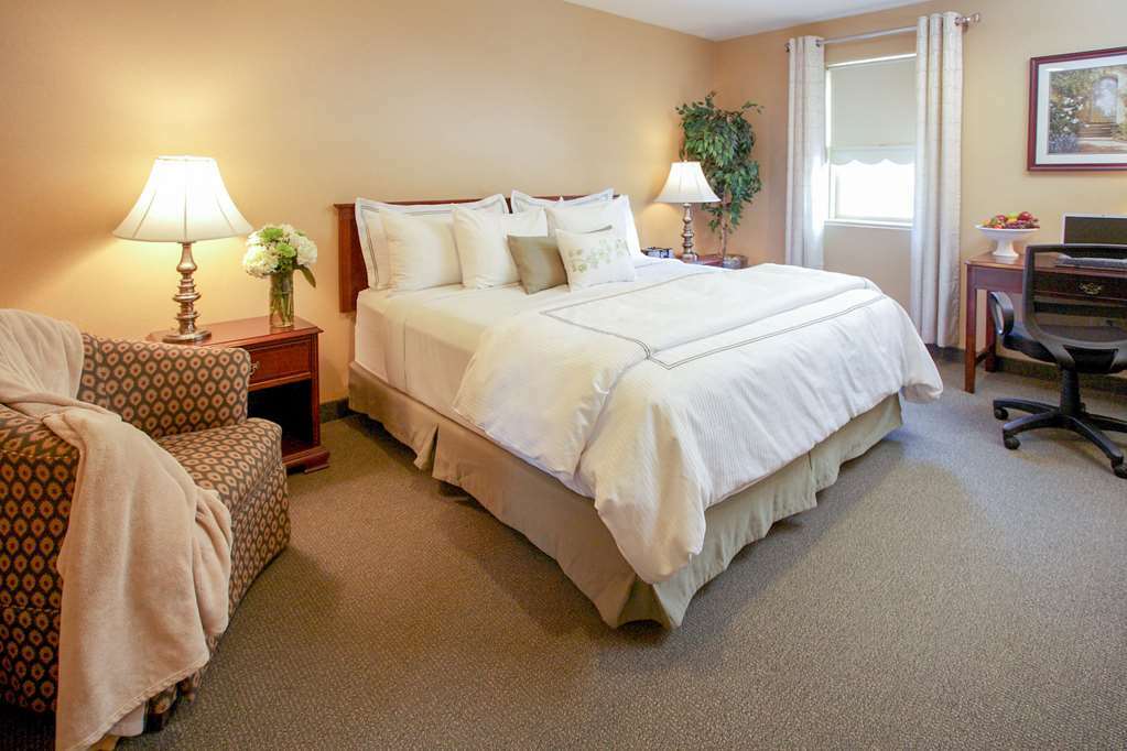 Traditions Hotel & Spa, Ascend Hotel Collection Johnson City Room photo